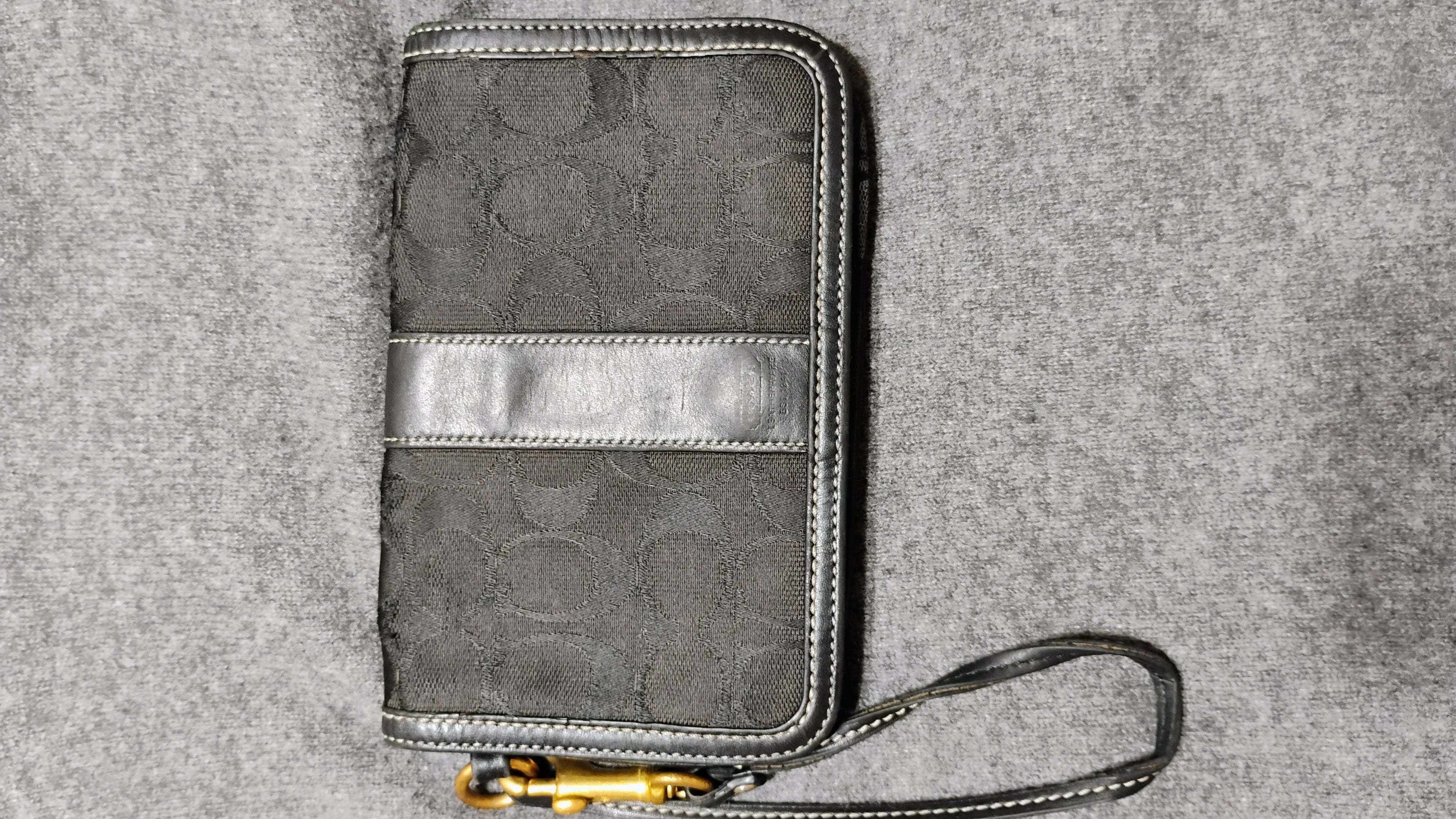 COACH BLACK WRISTEL WALLET